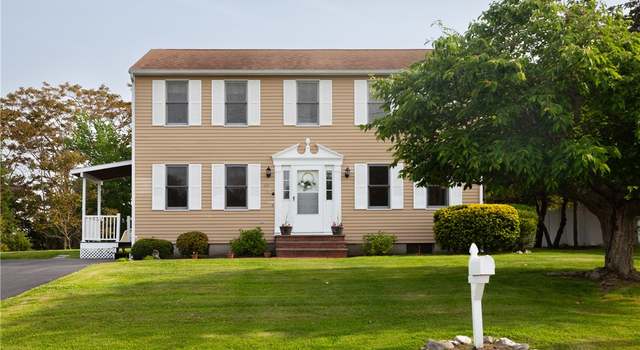 Photo of 63 Botelho Dr, Portsmouth, RI 02871