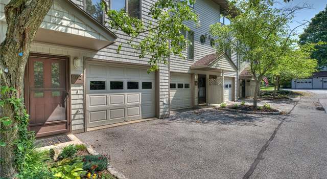 Photo of 152 Seabreeze Ln, Bristol, RI 02809
