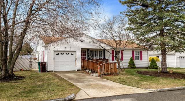 Photo of 202 Woodhaven Rd, Woonsocket, RI 02895