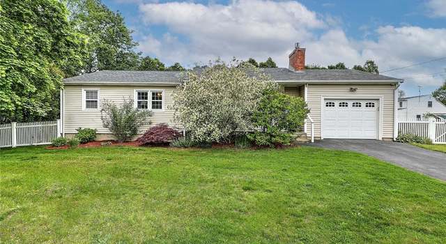Photo of 4 Johnson Ct, Bristol, RI 02809