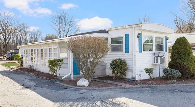 Photo of 27 Woodward Rd, Lincoln, RI 02865