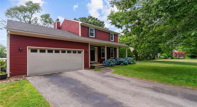 Photo of 43 Peckham Pl, Bristol, RI 02809