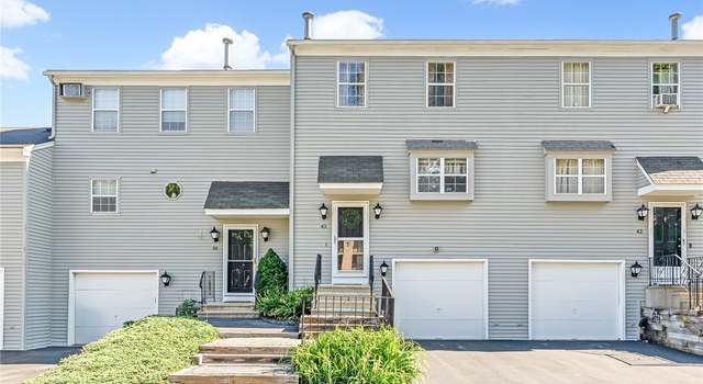 Photo of 565 Quaker Ln #43, West Warwick, RI 02893
