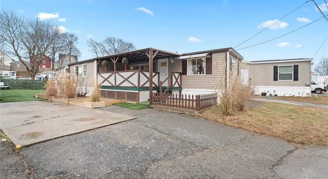 Photo of 17 1/2 Stephanie Dr, Pawtucket, RI 02860