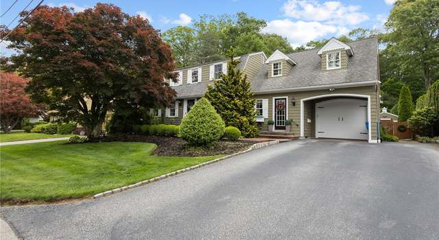 Photo of 152 Glen Hills Dr, Cranston, RI 02920
