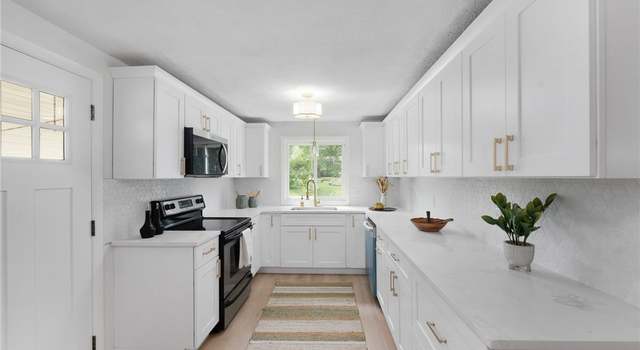 Photo of 153 Vineyard Ave, Cumberland, RI 02864