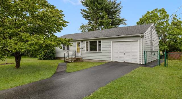 Photo of 120 Landis Dr, Warwick, RI 02818