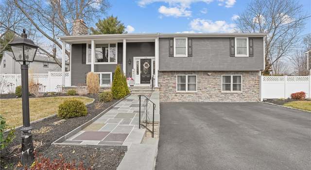 Photo of 136 Honeysuckle Rd, Warwick, RI 02888