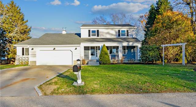 Photo of 32 Jane Ln, Bristol, RI 02809