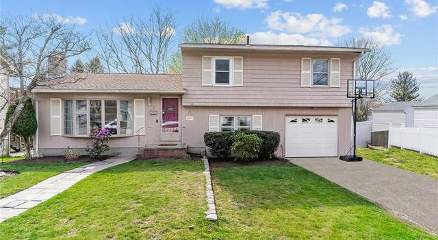 Photo of 3 Oak Grove Blvd, North Providence, RI 02911