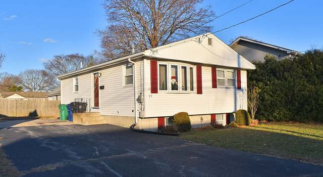 Photo of 35 Massachusetts Ave, Warwick, RI 02888