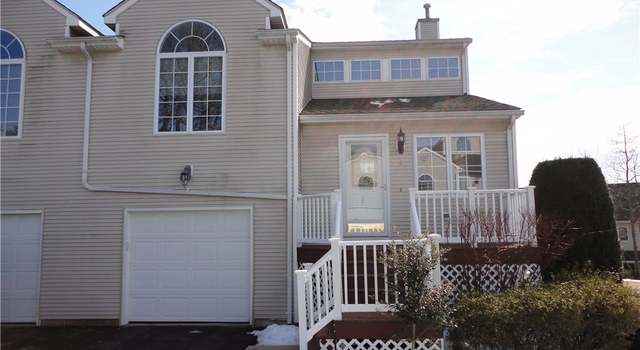 Photo of 4 Queen Annes Ct, West Warwick, RI 02893