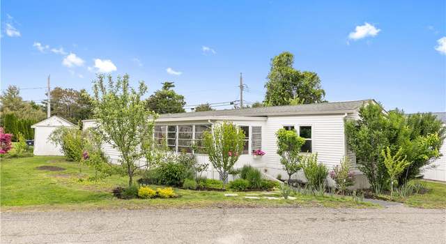 Photo of 2 North Dr, Portsmouth, RI 02871
