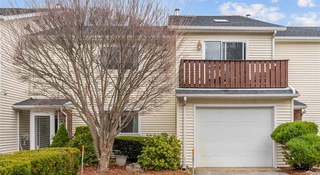 Photo of 884 Halifax Dr, Warwick, RI 02886