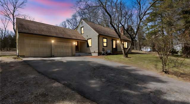 Photo of 749 Commonwealth Ave, Warwick, RI 02886