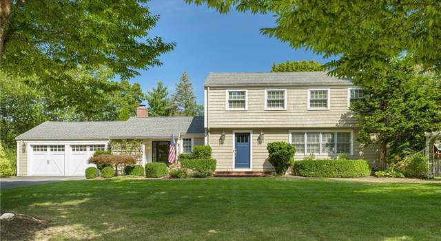 Photo of 2 Governor Bradford Dr, Barrington, RI 02806