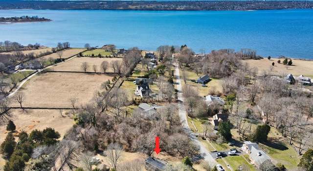 Photo of 33 Bonniefield Dr, Tiverton, RI 02878