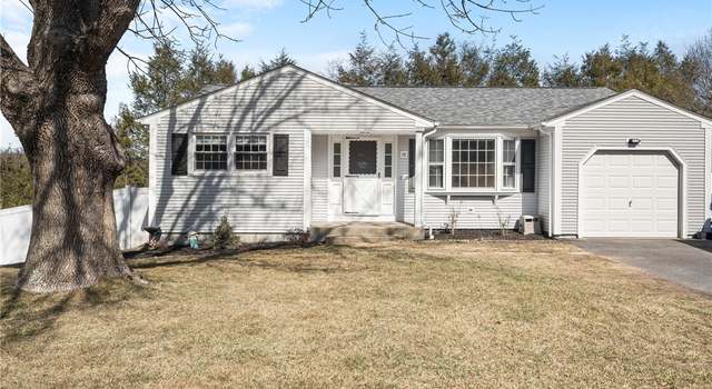 Photo of 10 Morningside Dr, West Warwick, RI 02893