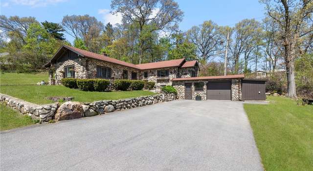 Photo of 25 Oakhill Dr, Cumberland, RI 02864