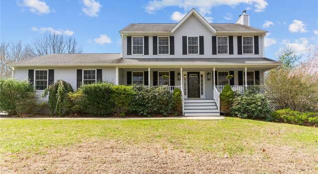 Photo of 173 Dover Ln, Richmond, RI 02812