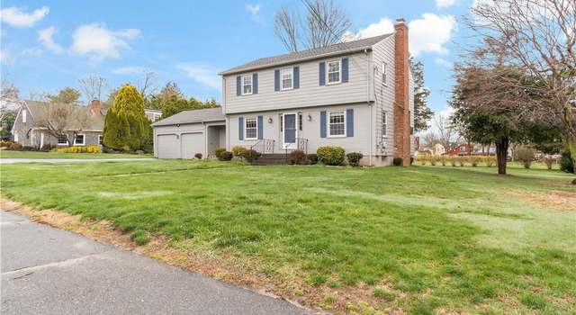 Photo of 5 Echo Farm Dr, Bristol, RI 02809