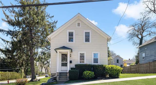 Photo of 98 Division St, East Greenwich, RI 02818