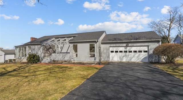 Photo of 25 Tobin Ln, Bristol, RI 02809