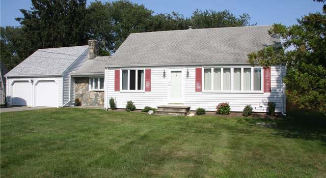 Photo of 1 Bancroft Dr, Portsmouth, RI 02871