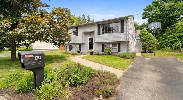 Photo of 48 Oakridge Ct, Warwick, RI 02886