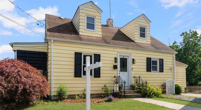 Photo of 4 Linwood St, West Warwick, RI 02893
