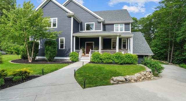 Photo of 40 Oakbrook Ct, East Greenwich, RI 02818