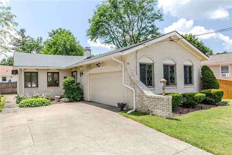Photo of 80 Hillside Dr North Providence, RI 02904