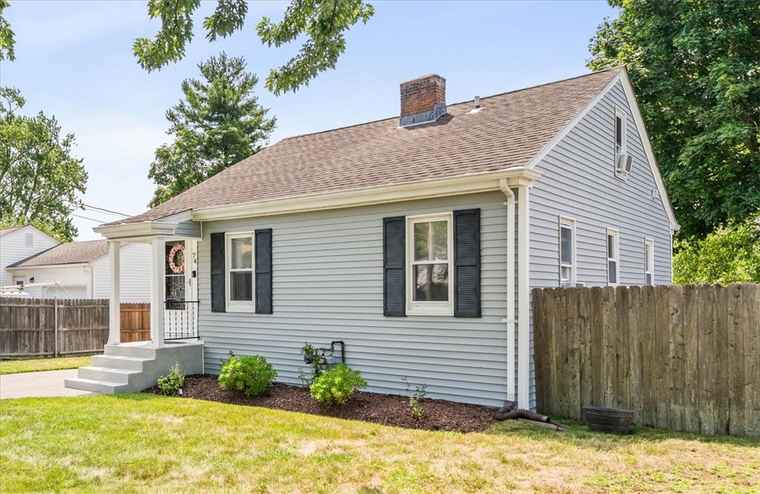 Photo of 74 Royland Rd Warwick, RI 02889