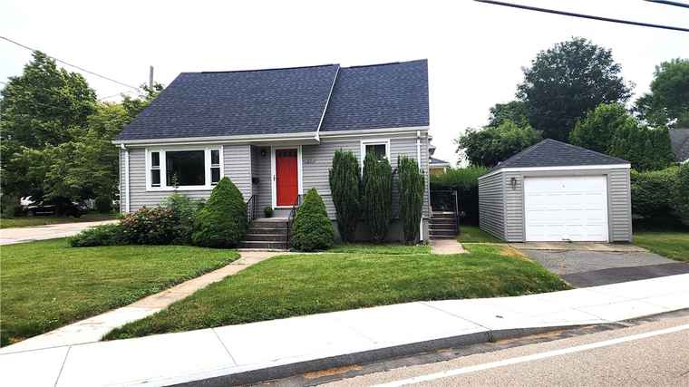 Photo of 19 Hillside Ave Newport, RI 02840