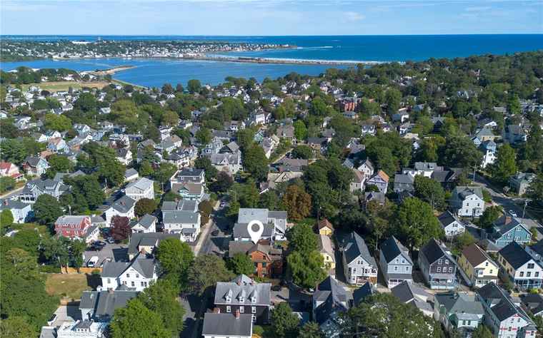 Photo of 17 Lincoln St Newport, RI 02840