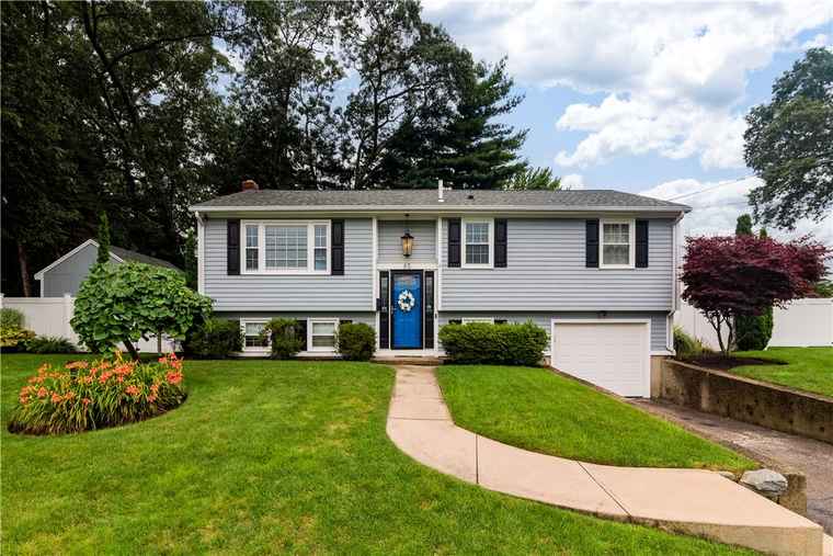 Photo of 85 Stillwater Dr Warwick, RI 02889