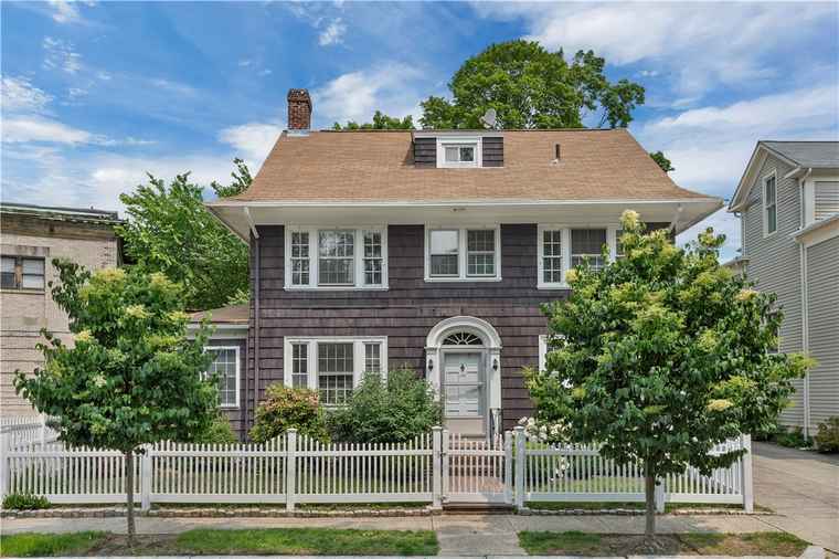 Photo of 112 Elton St Providence, RI 02906