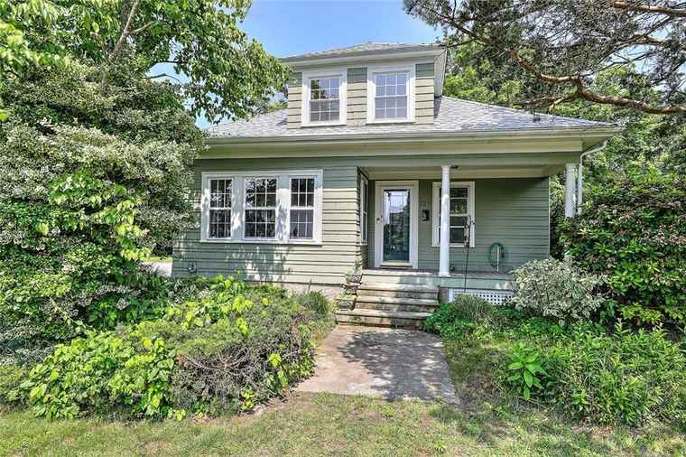 Photo of 129 Ash St Warwick, RI 02888