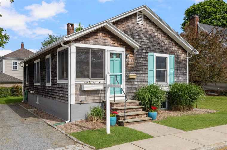Photo of 10 Curry Ave Newport, RI 02840