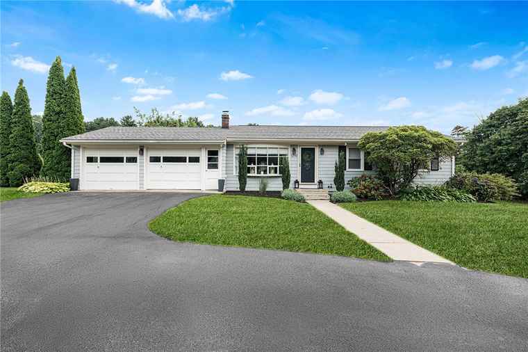 Photo of 1392 Hope Rd Cranston, RI 02831
