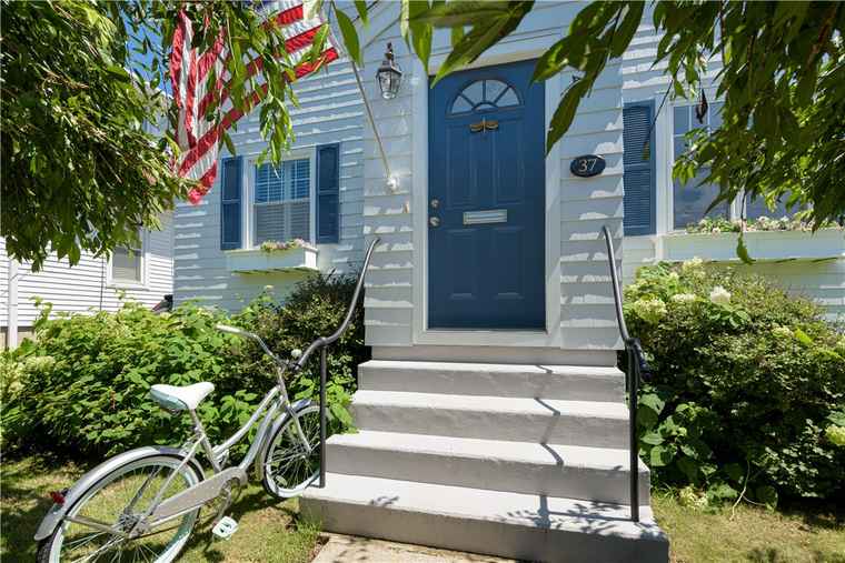Photo of 37 Almy St Newport, RI 02840