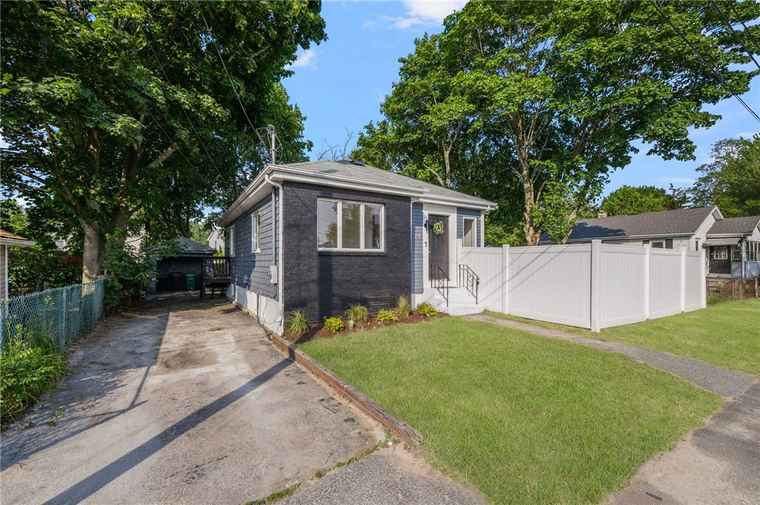 Photo of 14 Center Ct Warwick, RI 02889