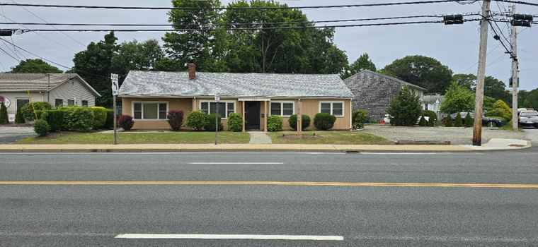 Photo of 837 Post Rd Warwick, RI 02888