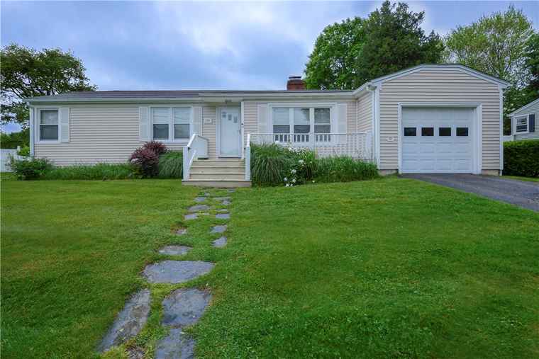 Photo of 44 Dudley Ave Newport, RI 02840