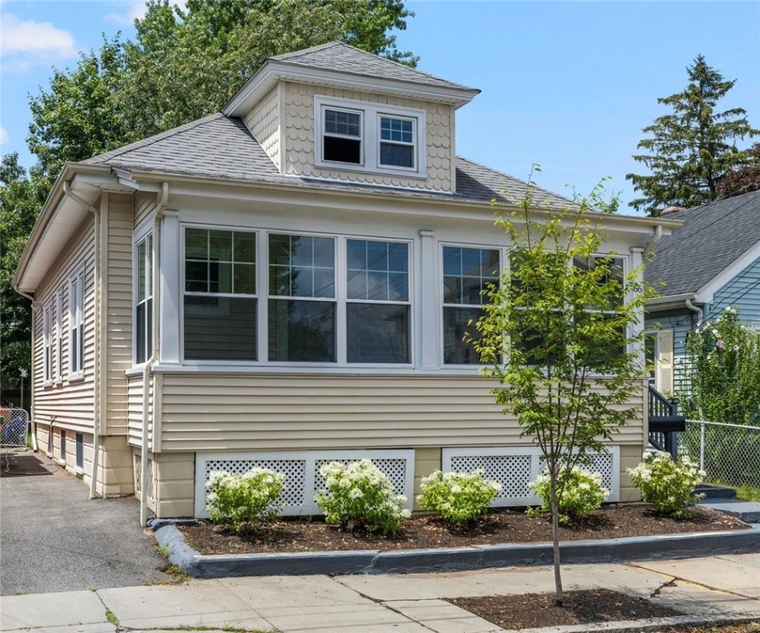 Photo of 66 Grosvenor Ave Providence, RI 02908