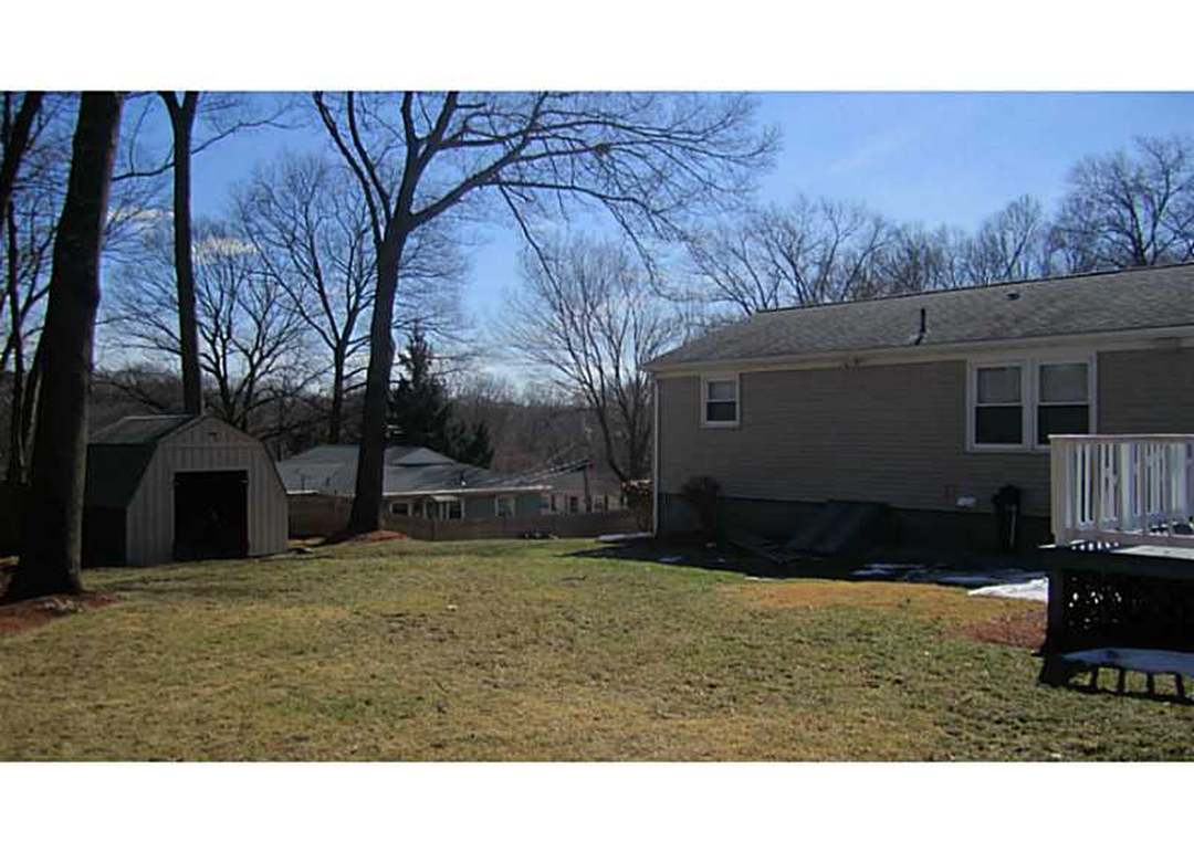 52 Ferncrest Dr, Cumberland, RI 02864