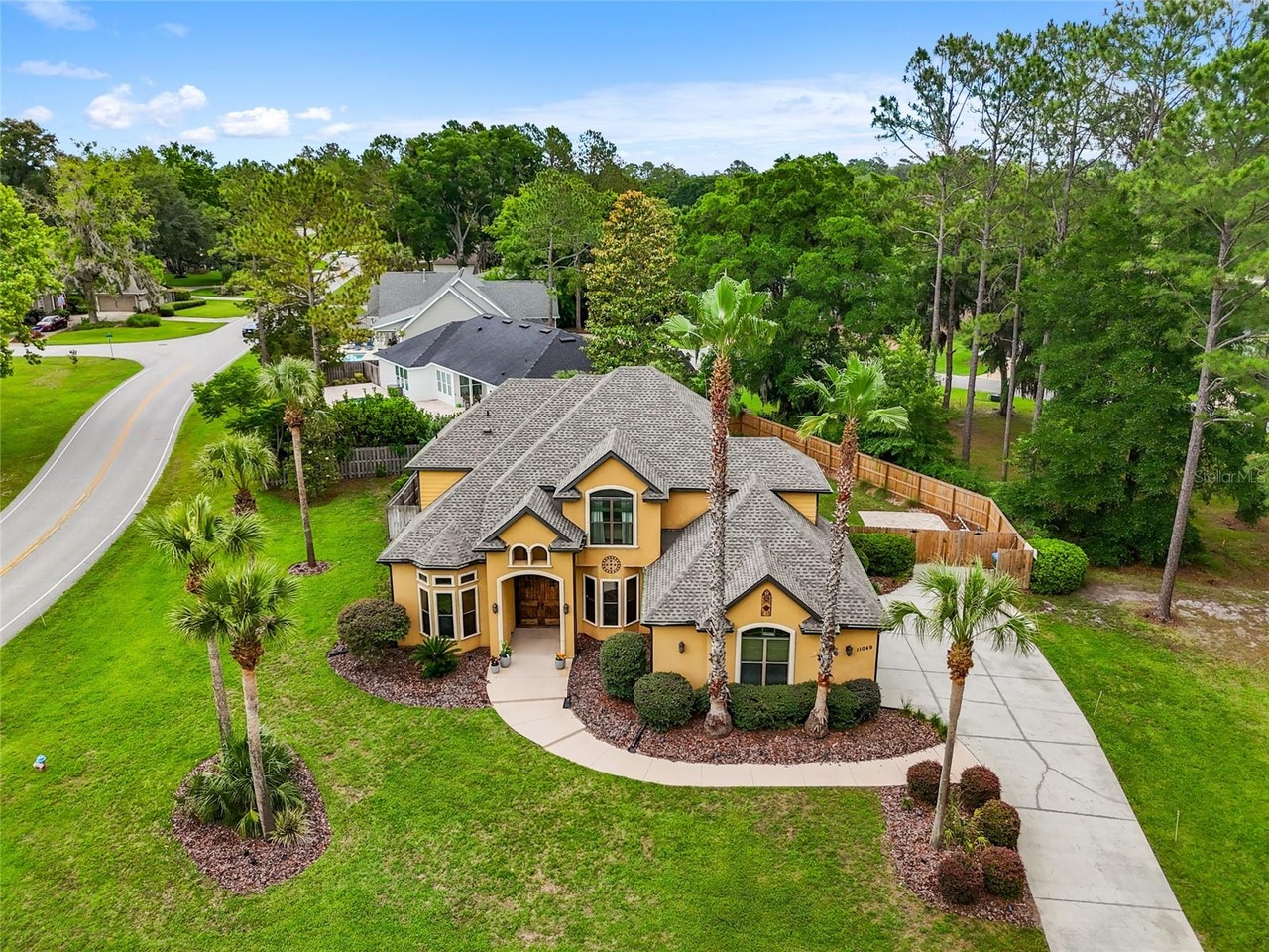 11049CreekDr