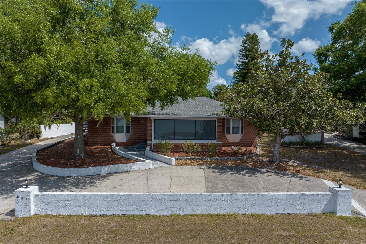 831 Lake Howard Dr, WINTER HAVEN, FL 33881 MLS P4924985 Redfin