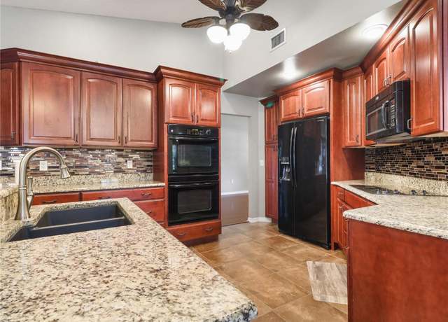 Property at 994 Country Lake Cir, Lake Wales, FL 33898, 4 beds, 2 baths
