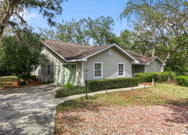 Property at 994 Country Lake Cir, Lake Wales, FL 33898, 4 beds, 2 baths
